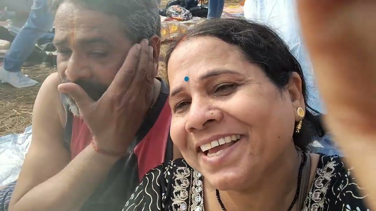 पहुंच गए prayagraj / इतनी भीड़ चलते चलते हालत खराब हो गई😩 सबने lagayi संगम me astha ki डुबकी 🙏