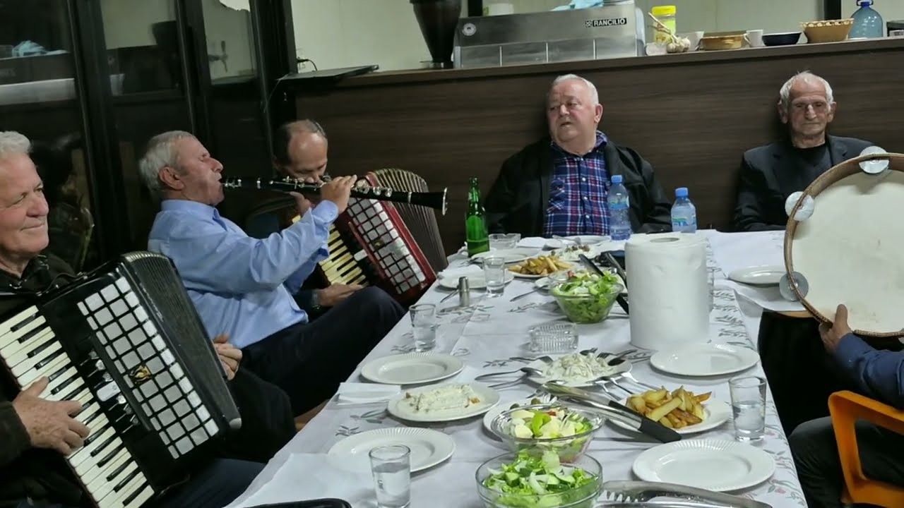 Kozare 2026 Darke midis shokeve Kujtim Pepa Klarinet ne Lokalin Fatos Muca