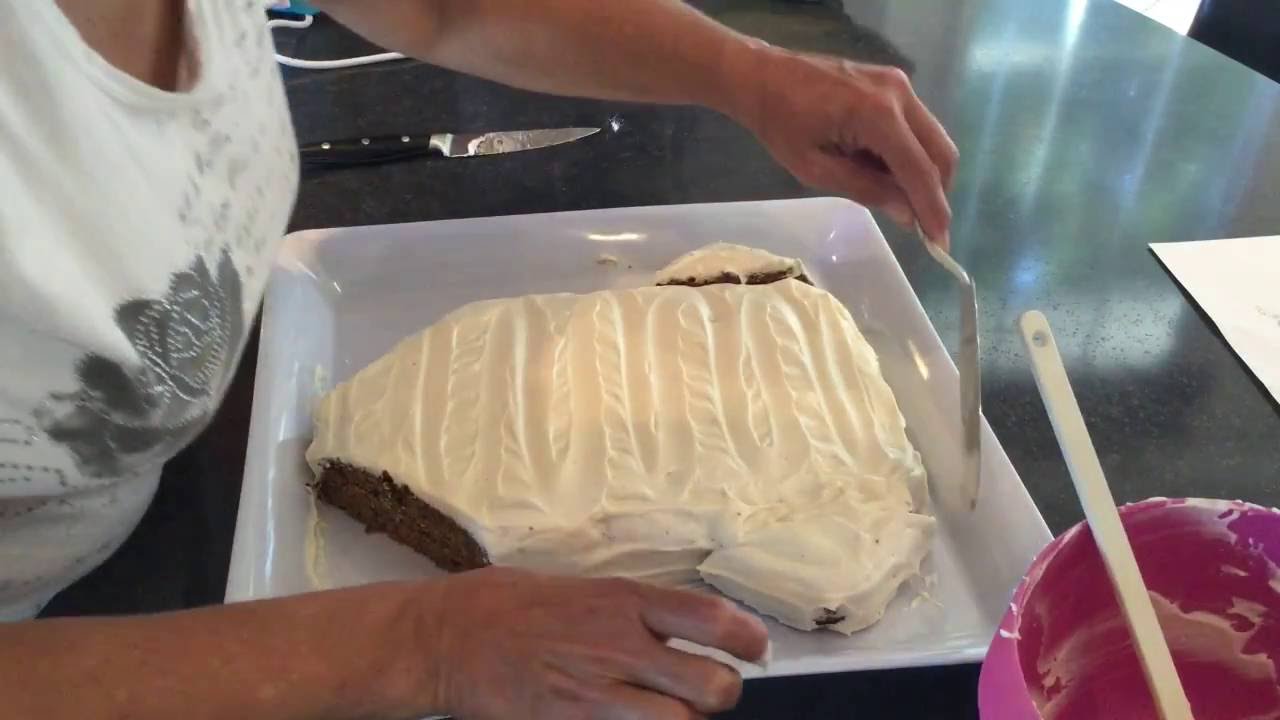 How to make a ONESIE BABY SHOWER CAKE for a boy