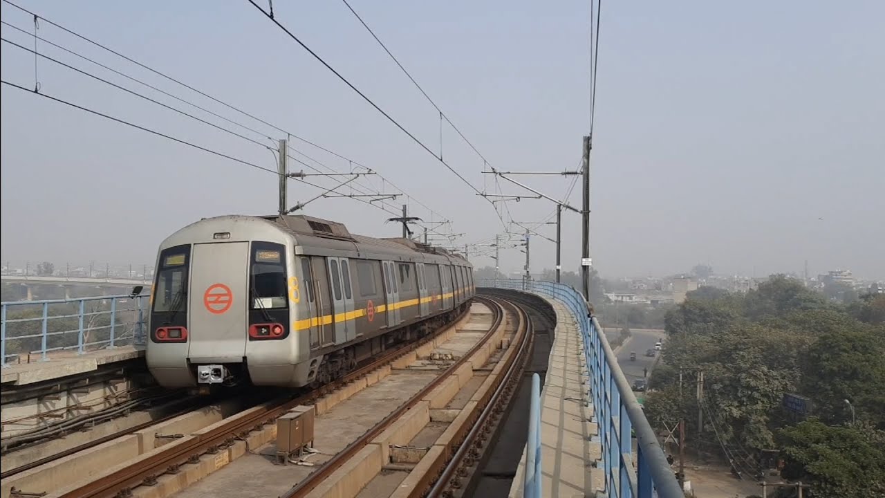 Spotting the Rare Metro of Yellow Line in Rohini Sector 18 and 19 | New Year Special