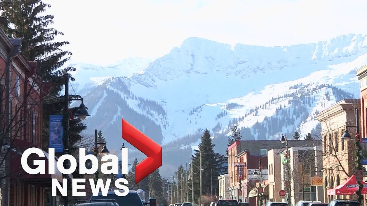 COVID-19: Mayor of BC town near Alberta border calls for end of mask mandate, vaccine card