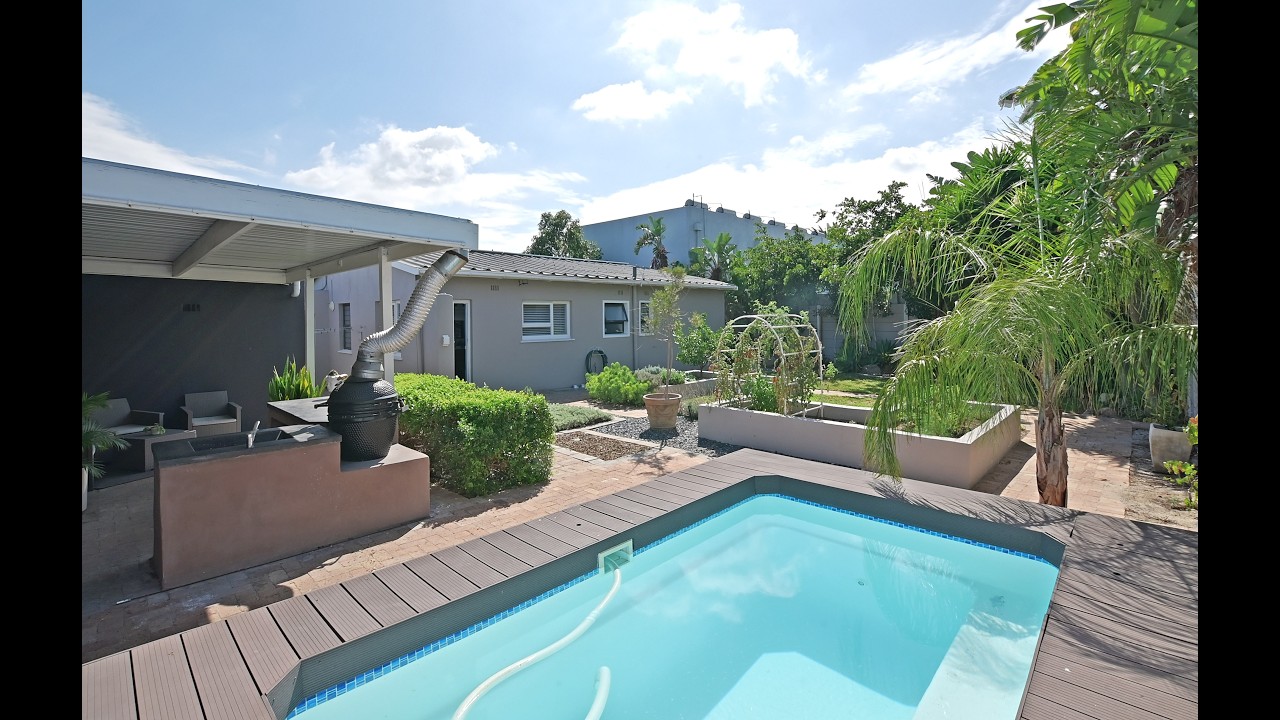 Urban Chick in Sanddrift Townhouse with Pool
