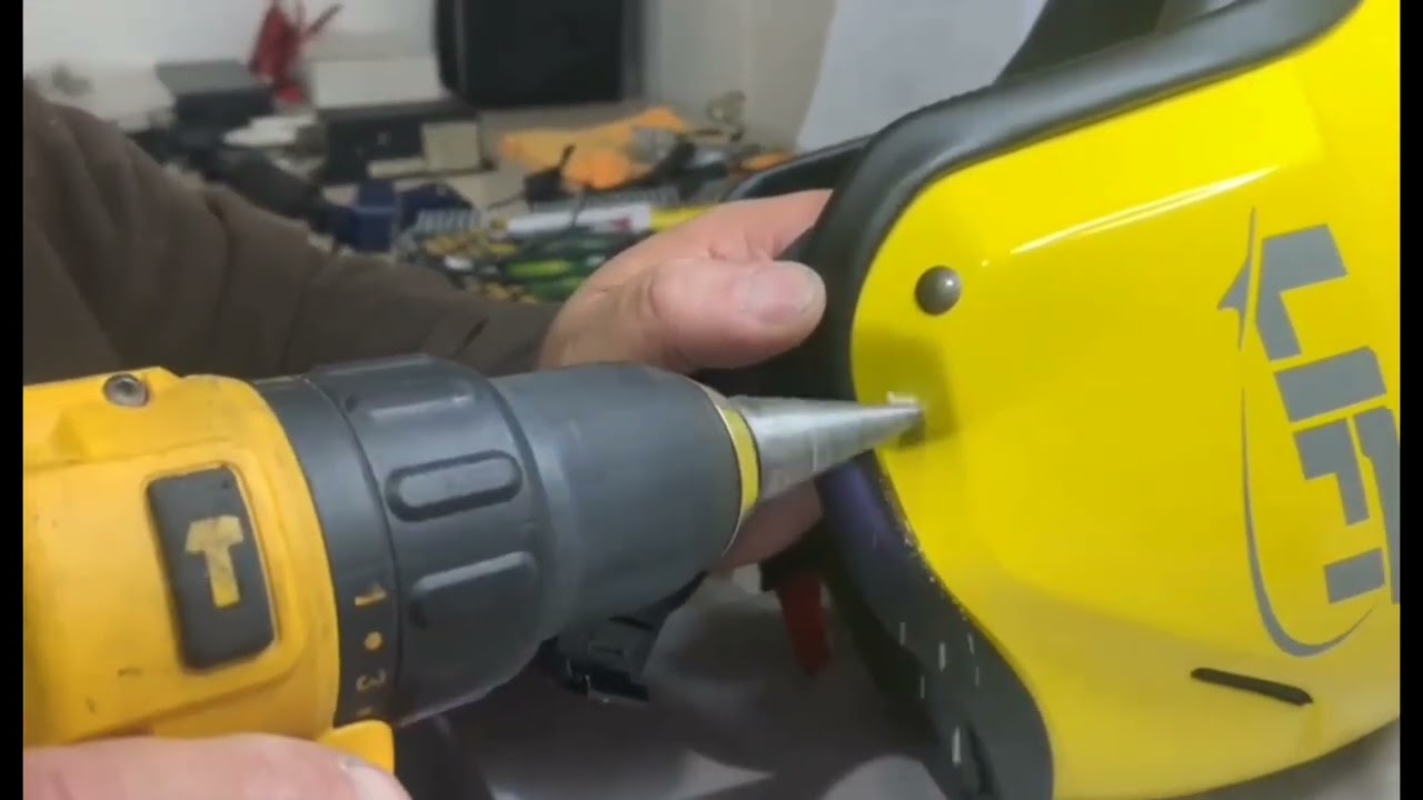 Installing Bose A20 into Lift AV Kor1 Helmet by Arrayan Robinson Helicopter Dealer in Chile