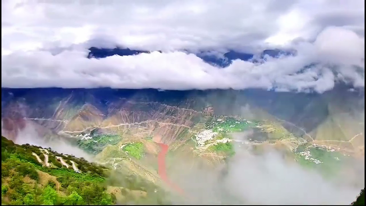 梅里南坡观景台雨后的延时拍摄，太震撼了#梅里南坡 #云雾缭绕人间仙境 #旅行推荐官 #白马雪山