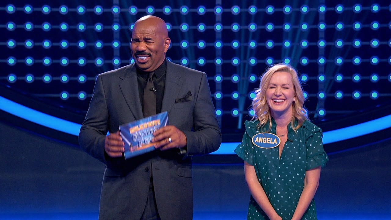 'The Office' Stars Jenna Fischer and Angela Kinsey Play Fast Money - Celebrity Family Feud