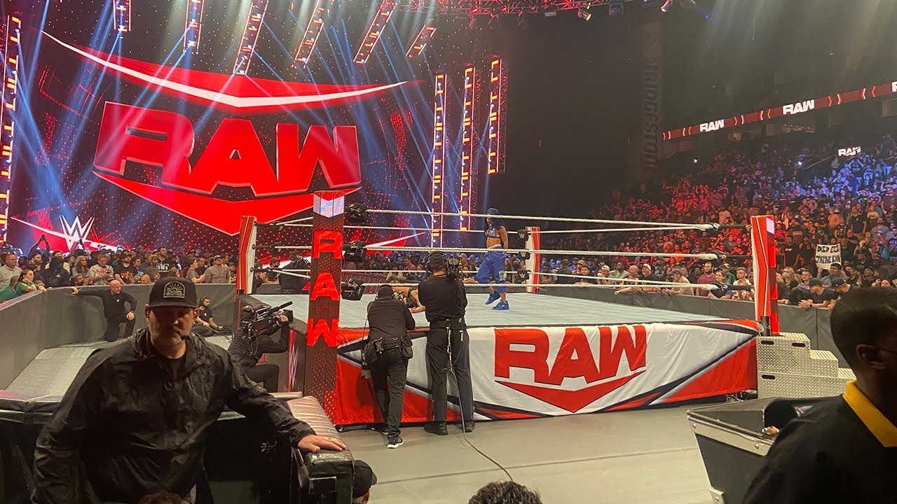WWE RAW 10/4/2021 ROW 2 (Nashville, TN) | Brandon Hodge Vlog #107