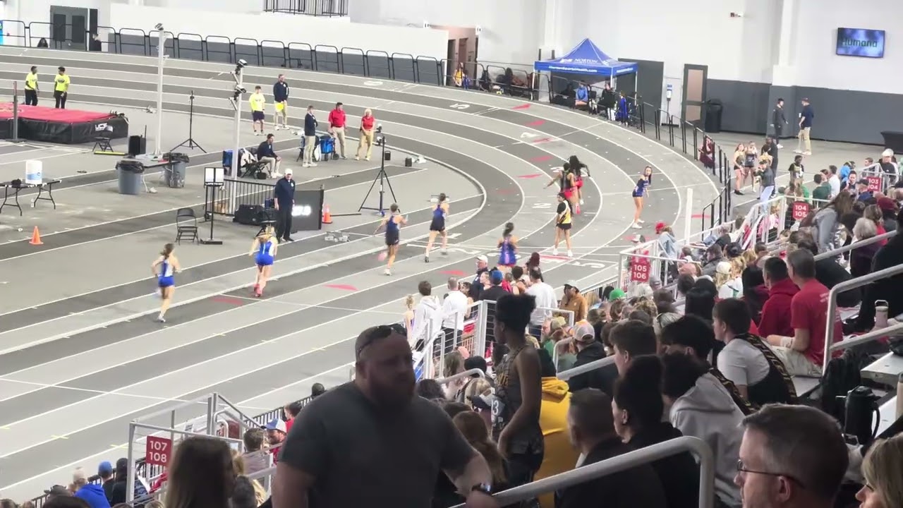 Jazlyn Douglas first leg Owensboro high school  indoor 4x200m relay at president Day invite