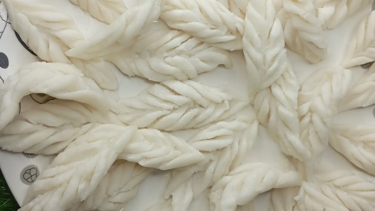 এইগুলো কি  নিম পাতা পিঠে