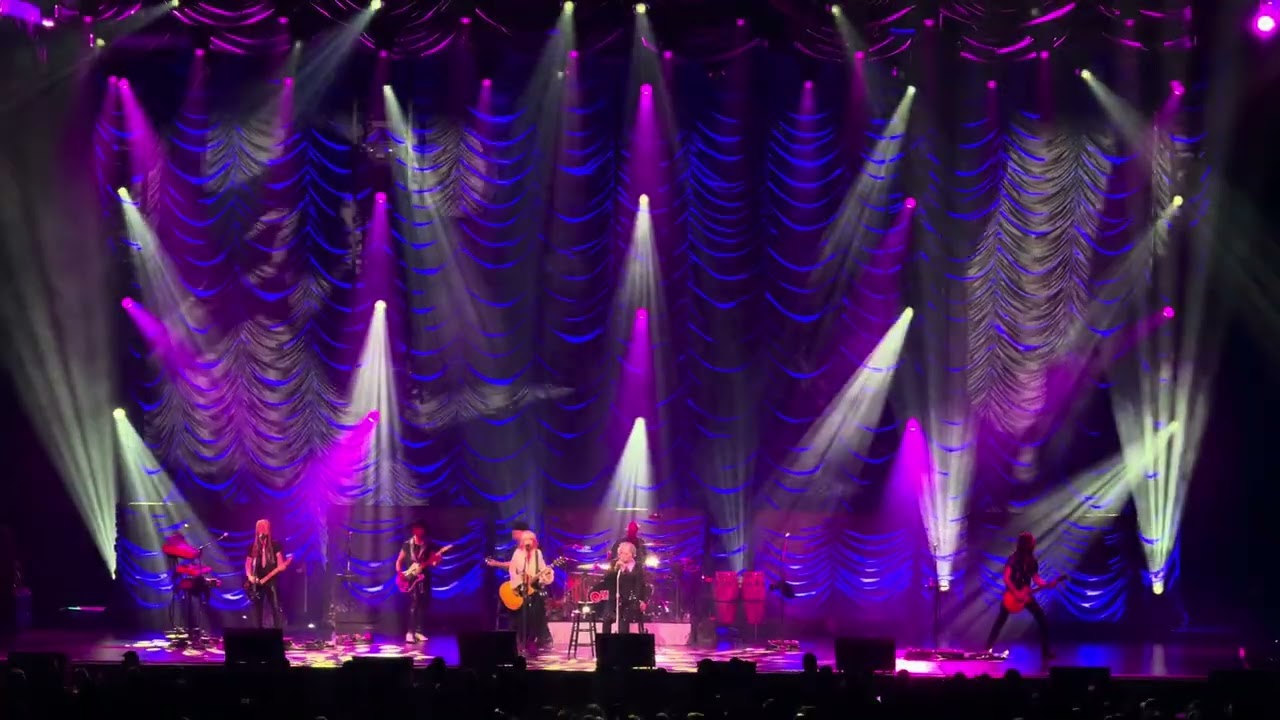 Black Hole 🕳️ Sun ☀️ (Soundgarden) - Heart ❤️ Live at Climate Pledge Arena in Seattle, WA 11/23/2025