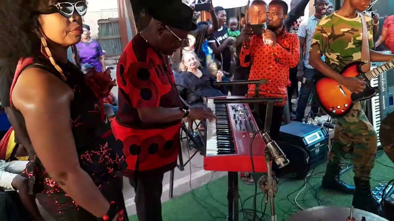 Bessa Simons displays keyboard skills at Osibisa funeral
