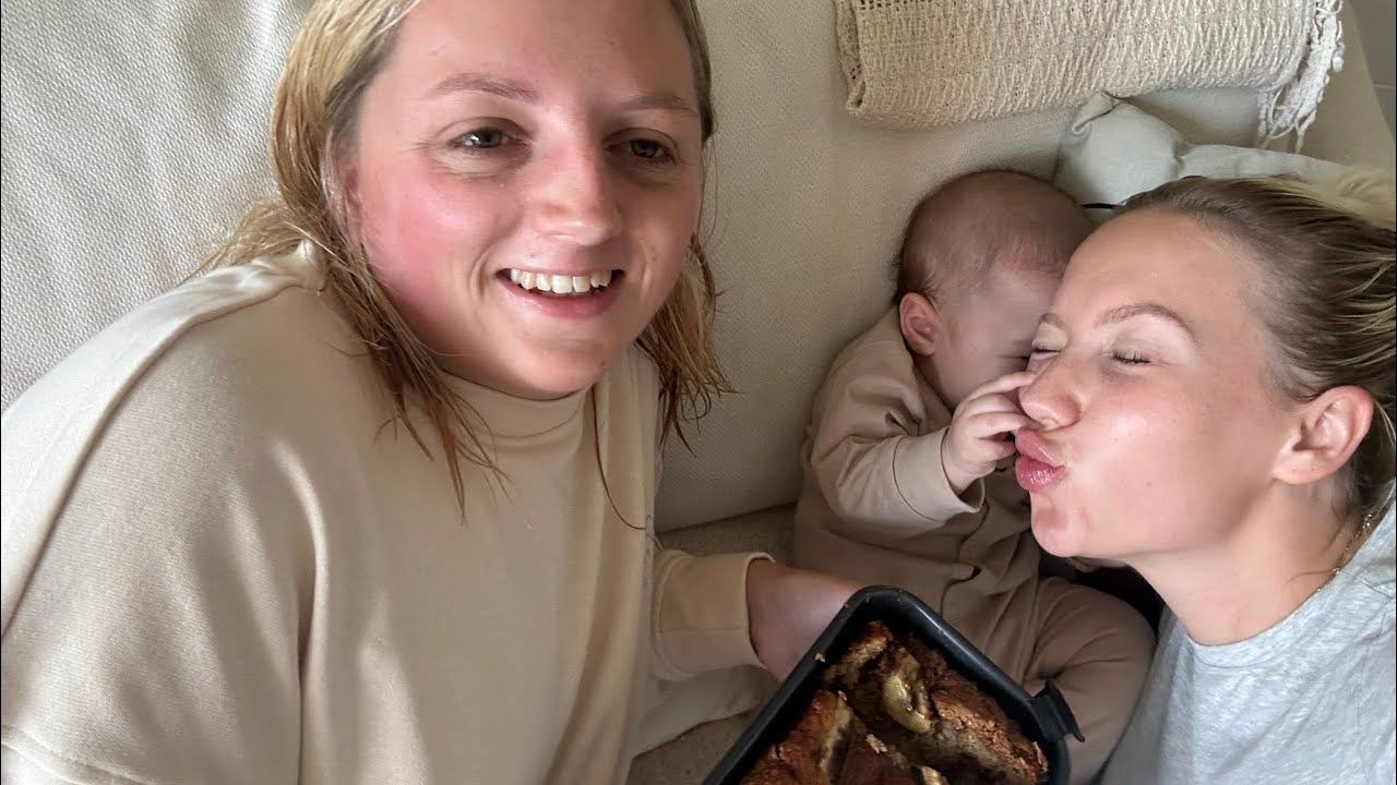 A COSY AUTUMN EVENING | Come To Katie's & Bake Banana Bread!
