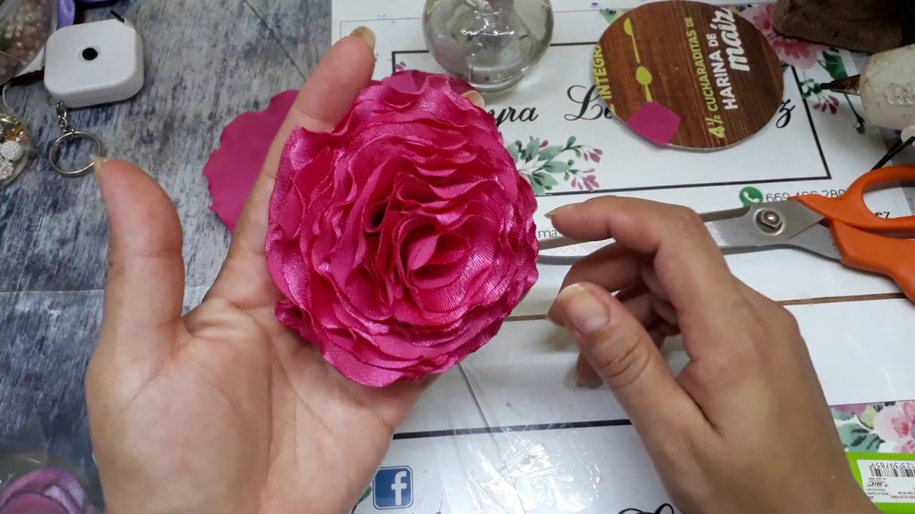 como hacer una rosa de circulos de tela con olanes|Mayra LEÓN |