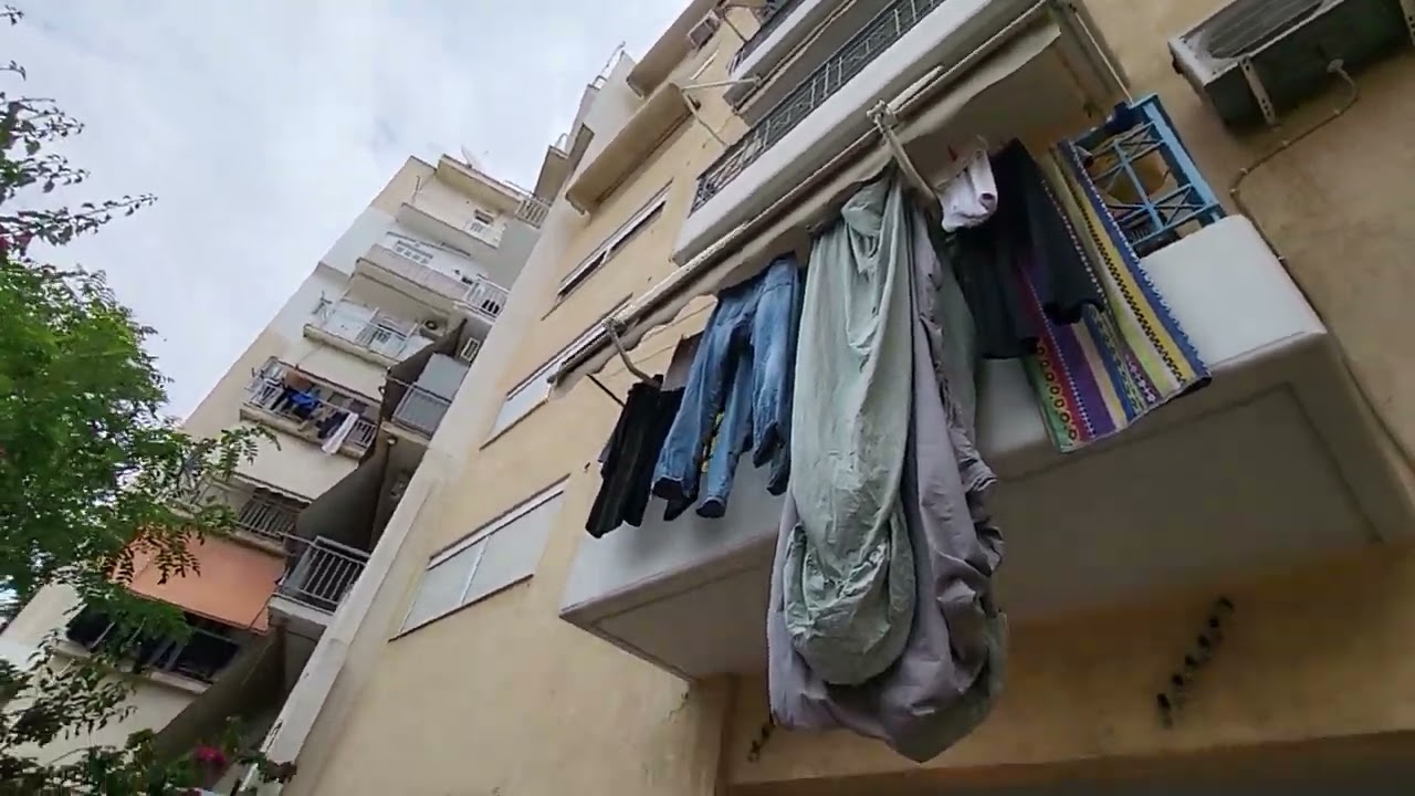 Ma plimb pe STRAZILE SURPRINZATOARE DIN ATENA, I walk the AMAZING STREETS OF ATHENS