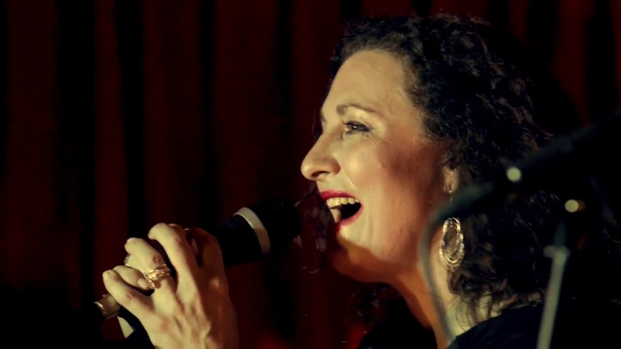 Delia Hannah performs Walk on By at Kumeu Live