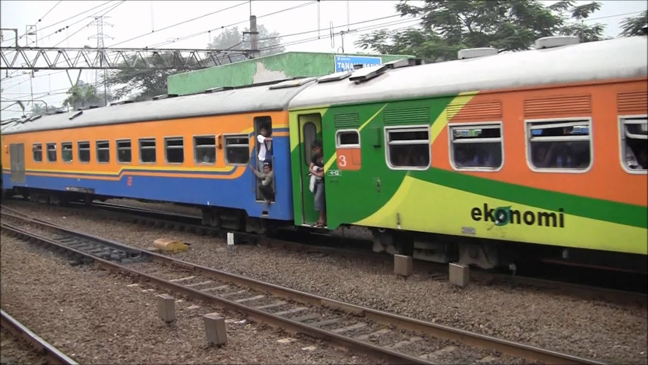 インドネシアの客車列車（2）　タナアバン駅  di stasiun TanahAbang