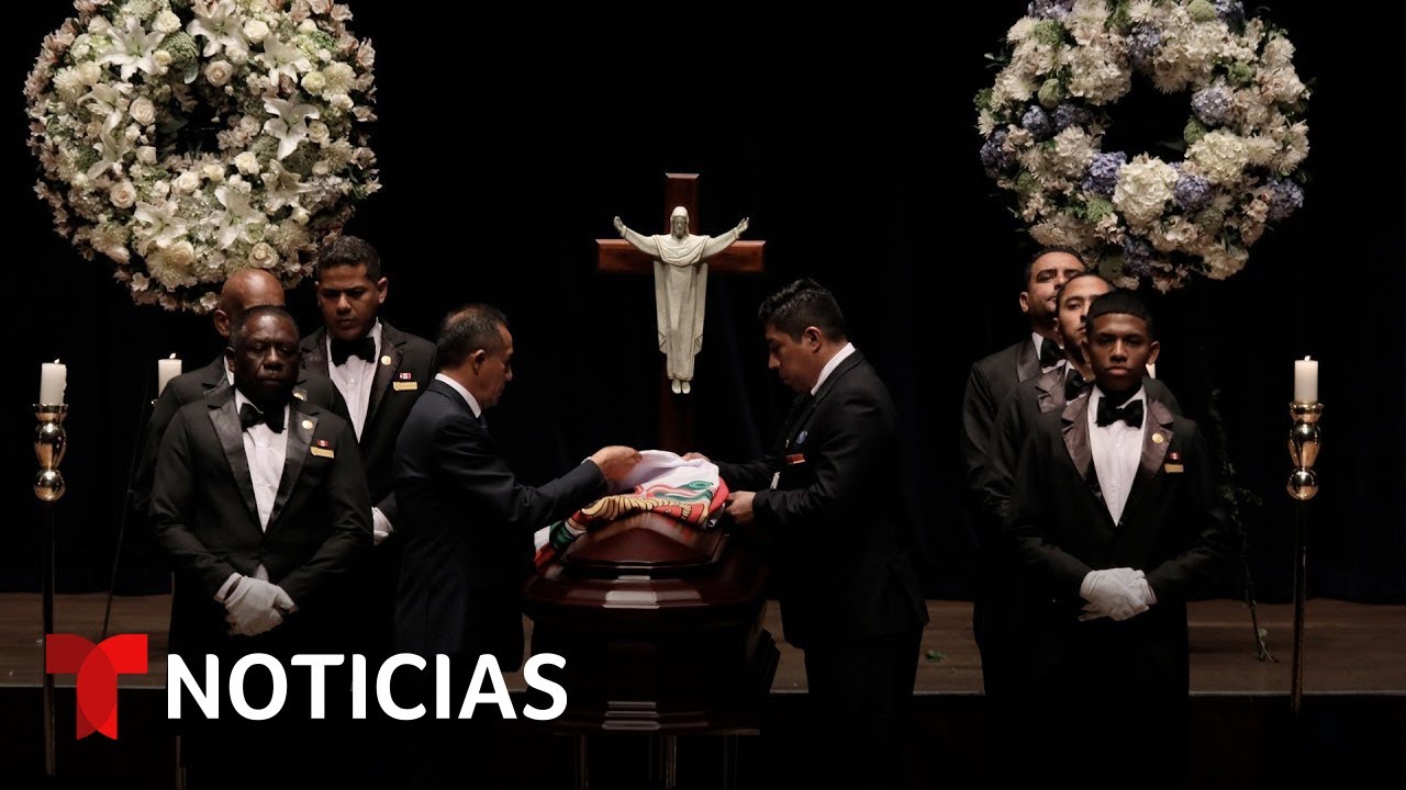 Familiares y miles de peruanos dan el último adiós al expresidente Fujimori | Noticias Telemundo