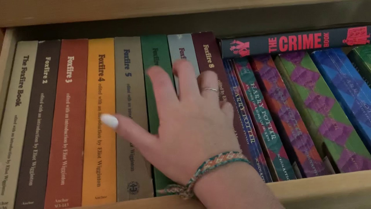 Book ASMR // Tapping, Scratching, Tracing // No Talking