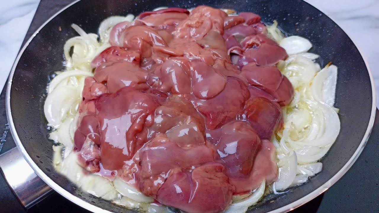 Wie man Hühnerleber mit Zwiebeln richtig brät! Das Geheimnis, zarte Leber  Lecker zuzubereiten!