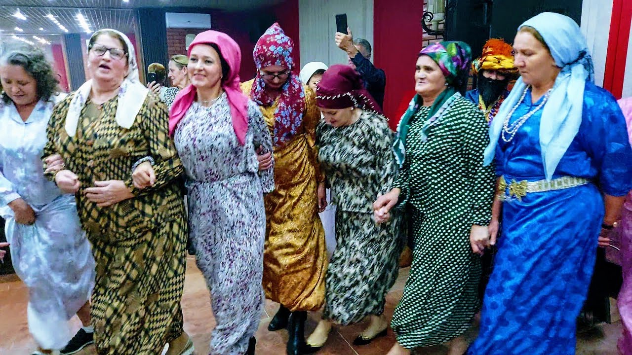 Hanume u dimijama zaigrale kolo - Zenica 24.11.2023.