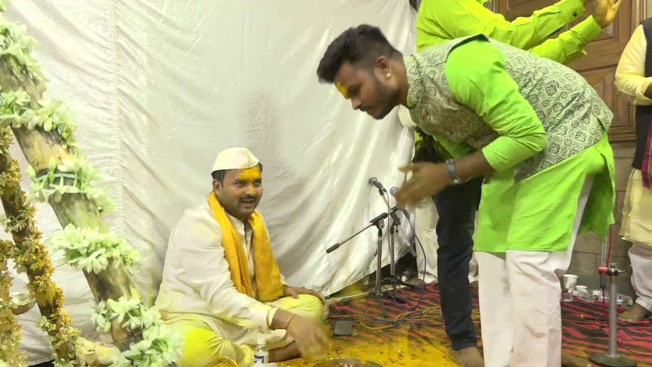रंग महालात आनंदात