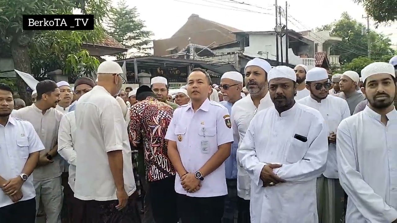 Ribuan Pelayat Hadiri Pemakaman Habib Husein Alaydrus,  Walikota Solo Respati Ikut Sholat Jenazah 