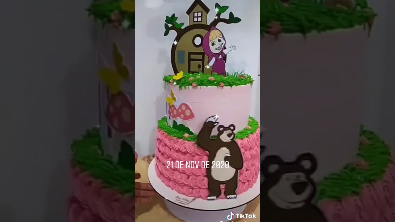 bolo dois andares tema marcha e o  urso🐻
