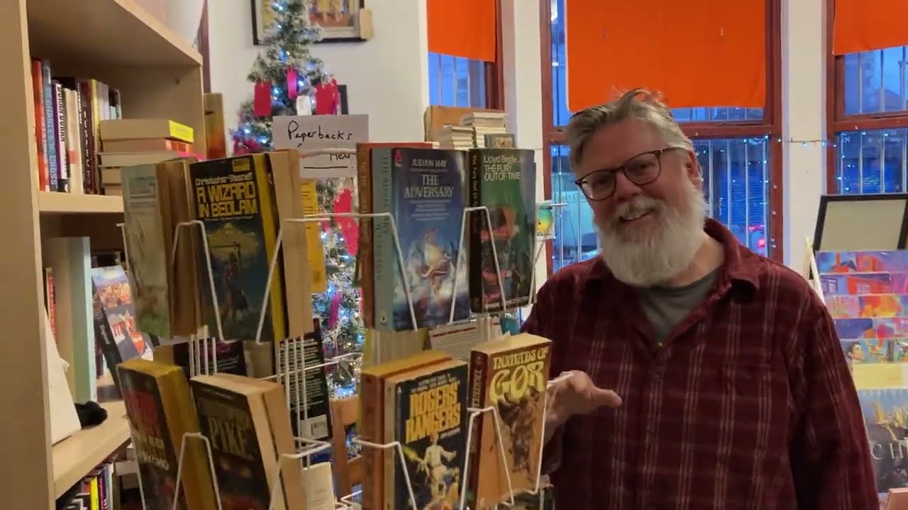 Новая экскурсия по нашему книжному магазину.
