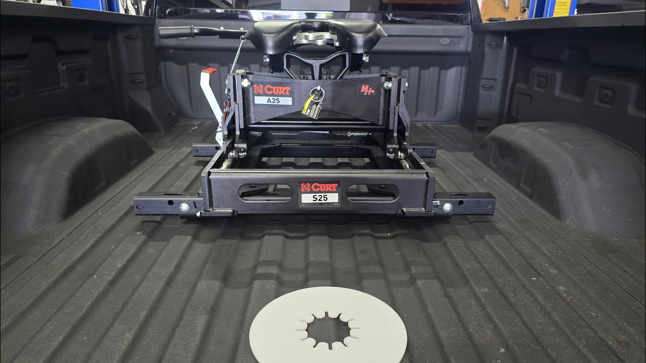 Curt A25 5th Wheel on a 2024 Chevy Silverado 2509 puck system