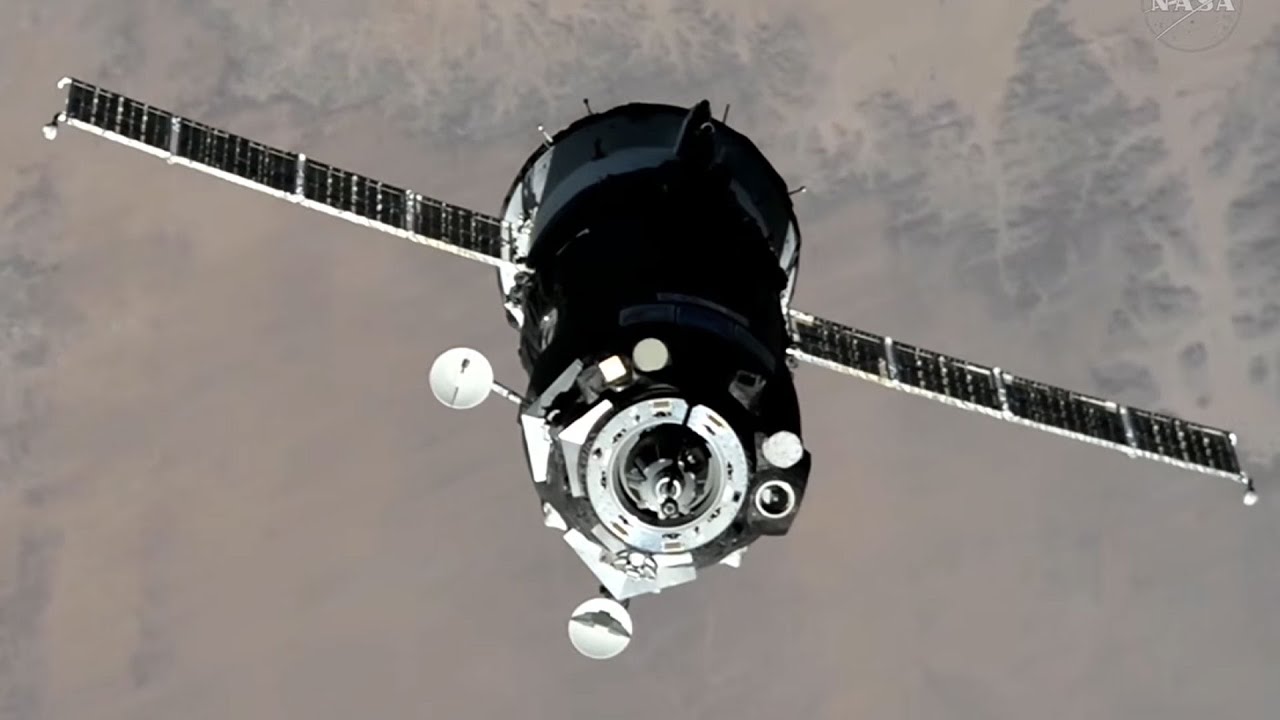 NASA 유인 우주선 해치 오픈  Astronaut Chris Williams Soyuz MS-28 Hatch Opening  | live |