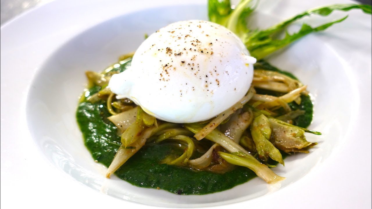VELLUTATA DI CICORIA ,PUNTARELLE E BURRATA