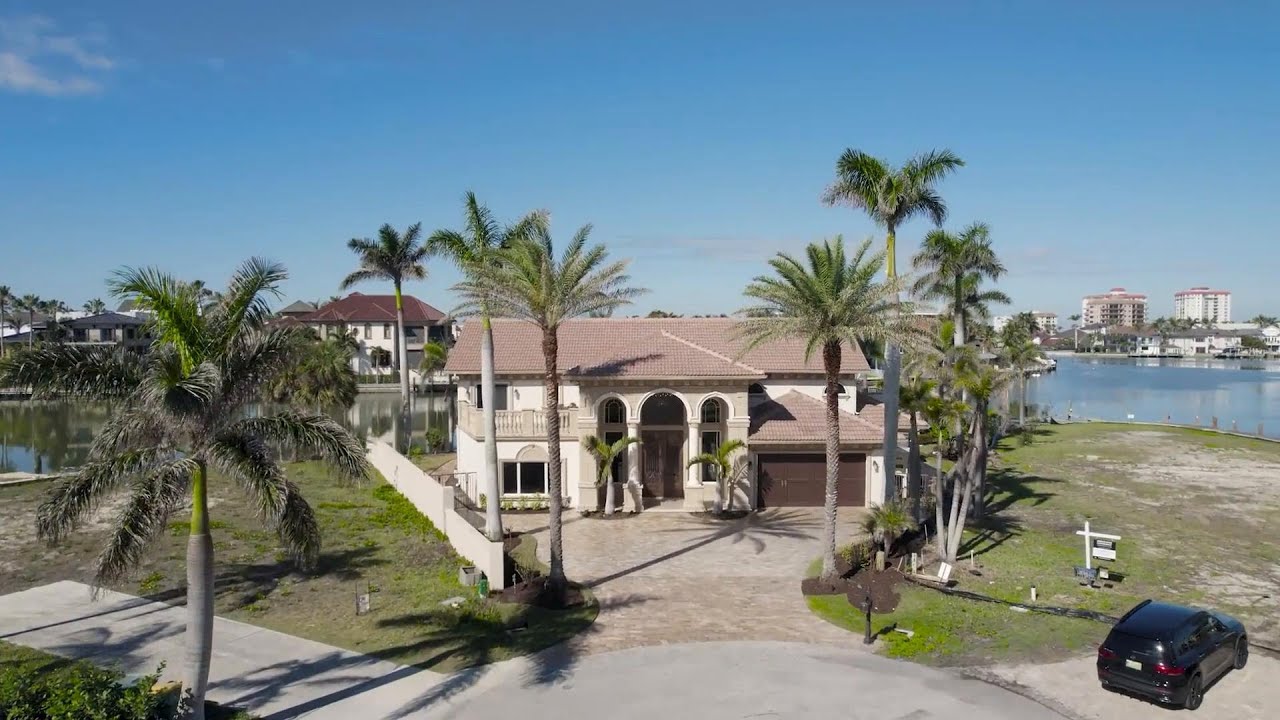 ✨ Vanderbilt Beach Waterfront Estate | Naples, Florida 📍 342 Germain Ave