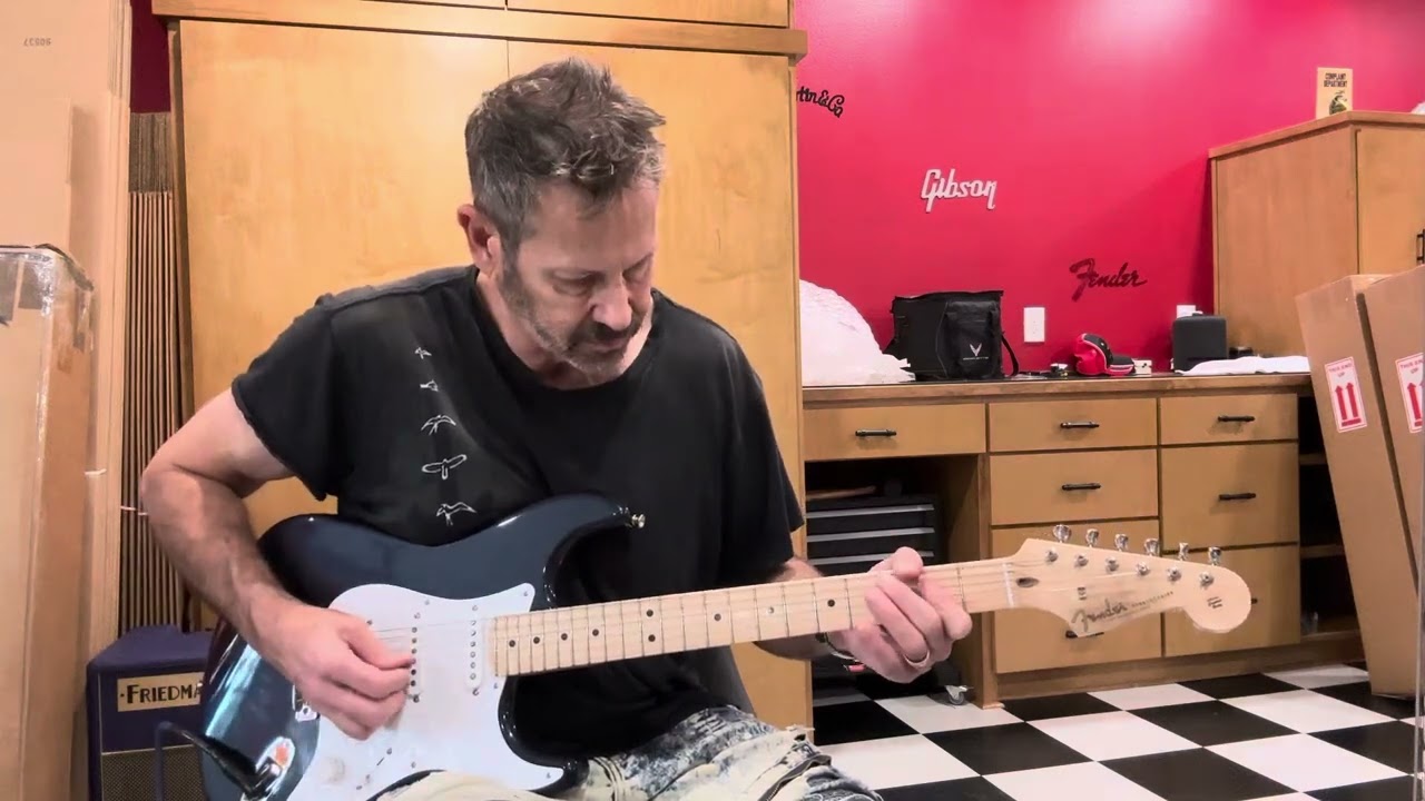 Tone comparison- custom Clapton strat vs custom shop American custom strat