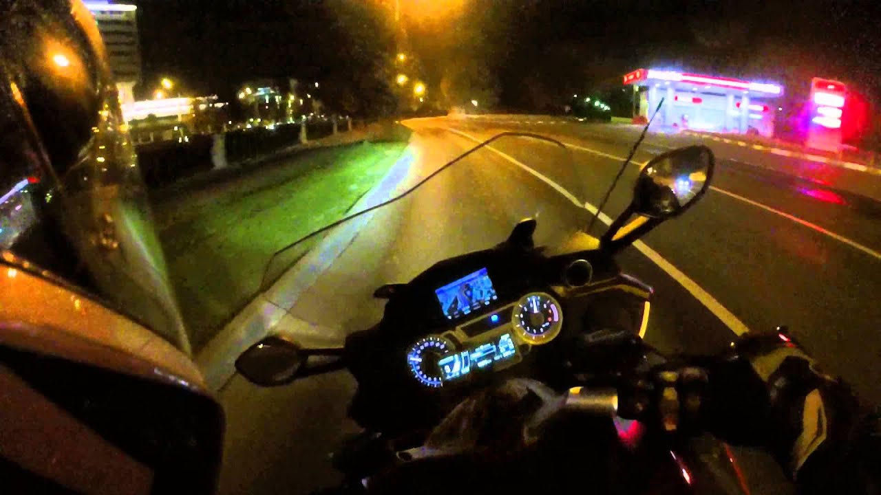 BMW K1600GT Sport chased by 7 sportbikes