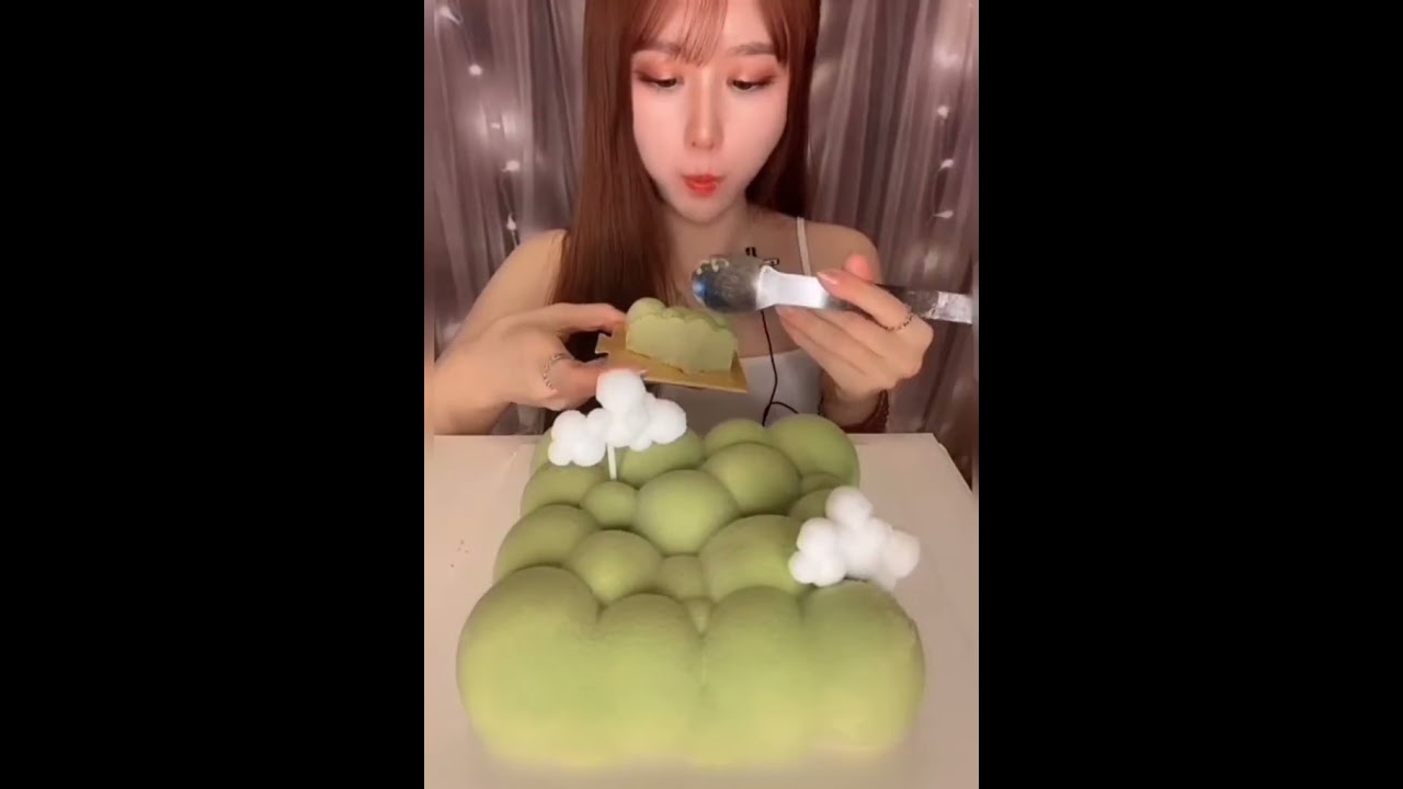Mousse Cake Eating Mukbang