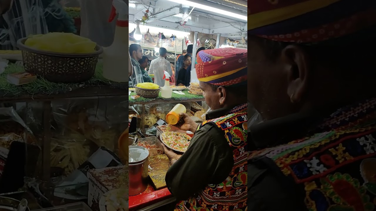 Indore's Famous Chaat | Sarafa Food Market Indore 