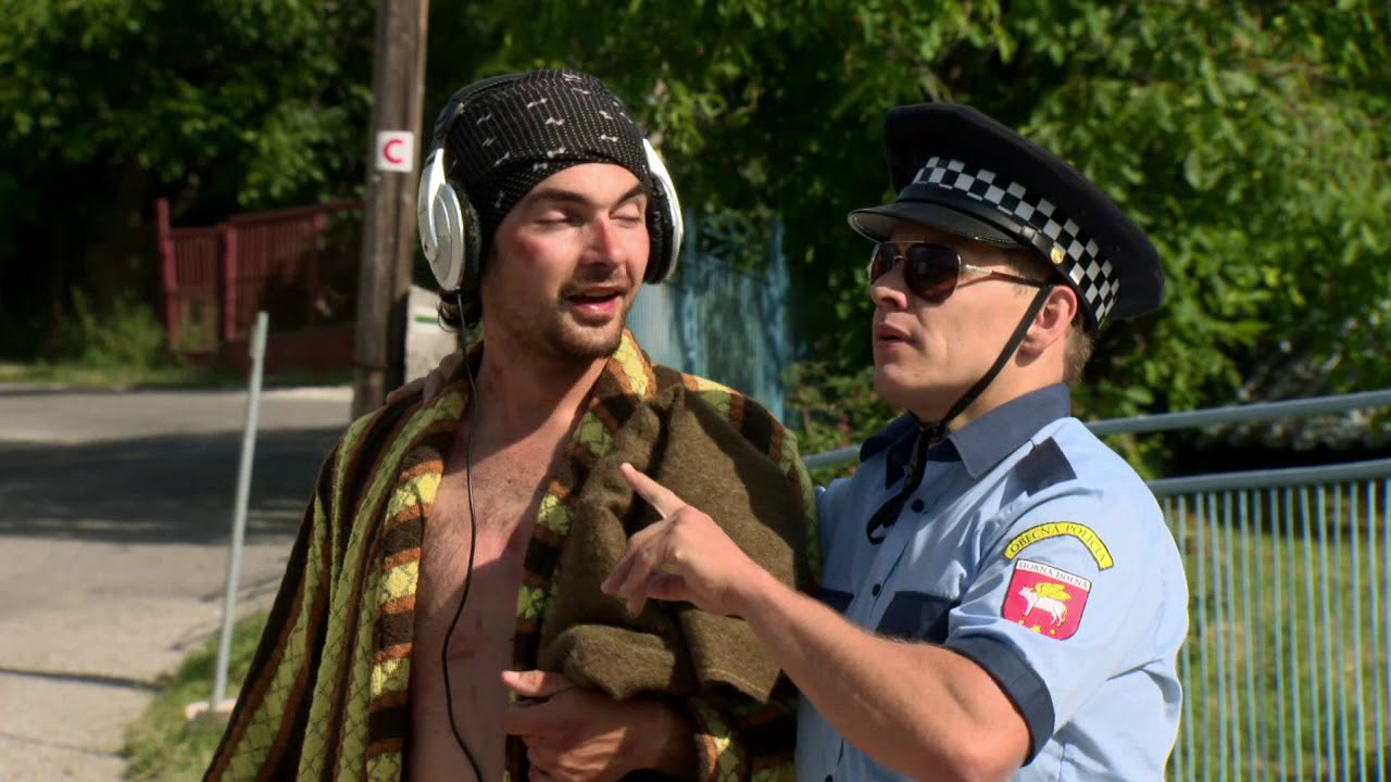 HORNÁ DOLNÁ - V dedine sa zjavil záhadný muž. Štamgasti sa ho ihneď ujali