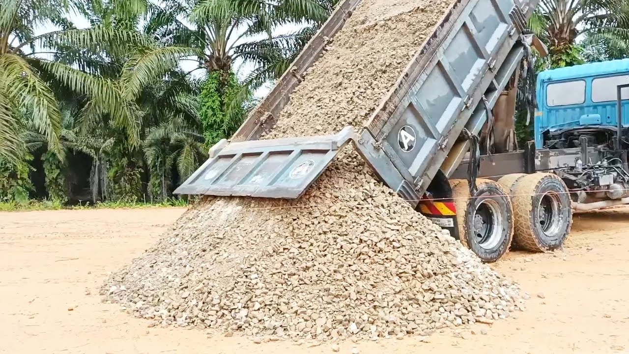 LORI/TRUK TUANG BATU KASARAN