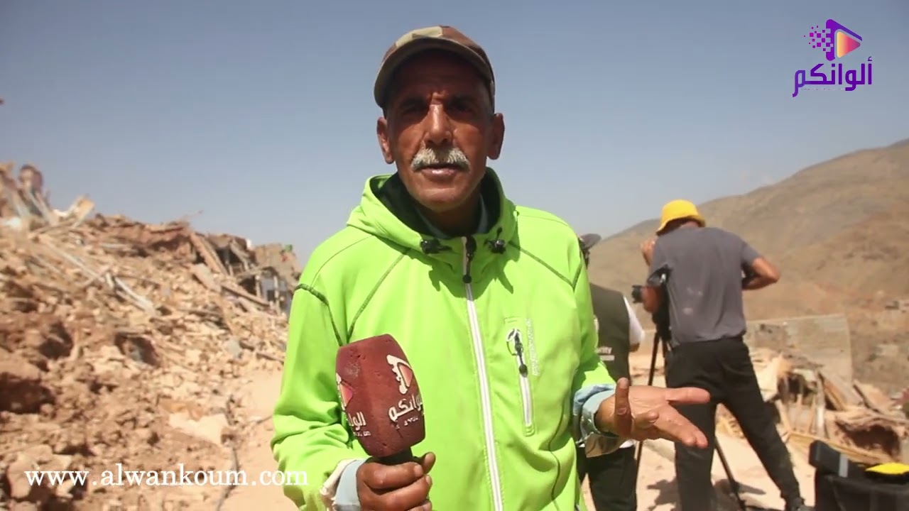 علال القادوس يقصف المؤثرين صحاب صورني  وانا كاندير الخير في قلب الدوار ليراب كامل على الساكنة