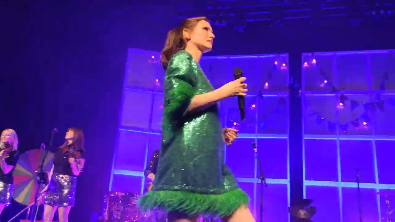 Yes Sir I Can Boogie - Sophie Ellis-Bextor (Live in Glasgow)