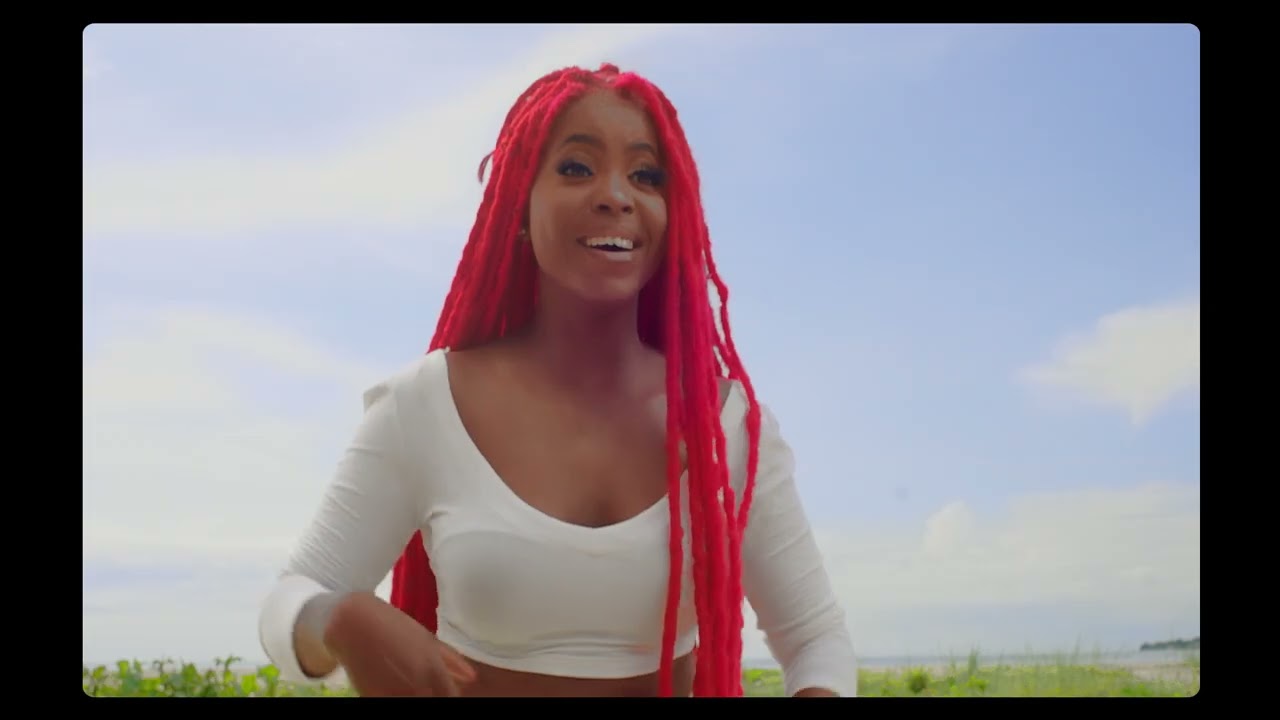 Daphne - L&agrave; Bas (Official Video)