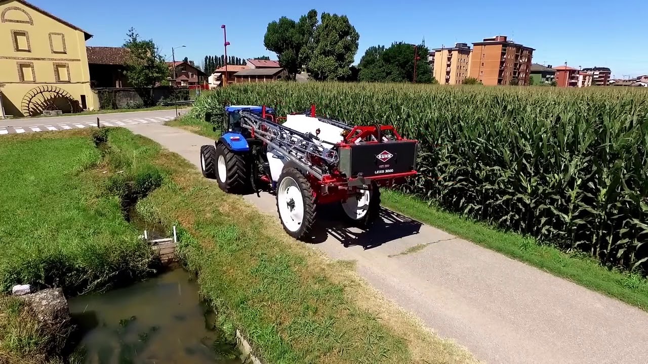 KUHN LEXIS 3000   Trailed agricultural sprayers in action