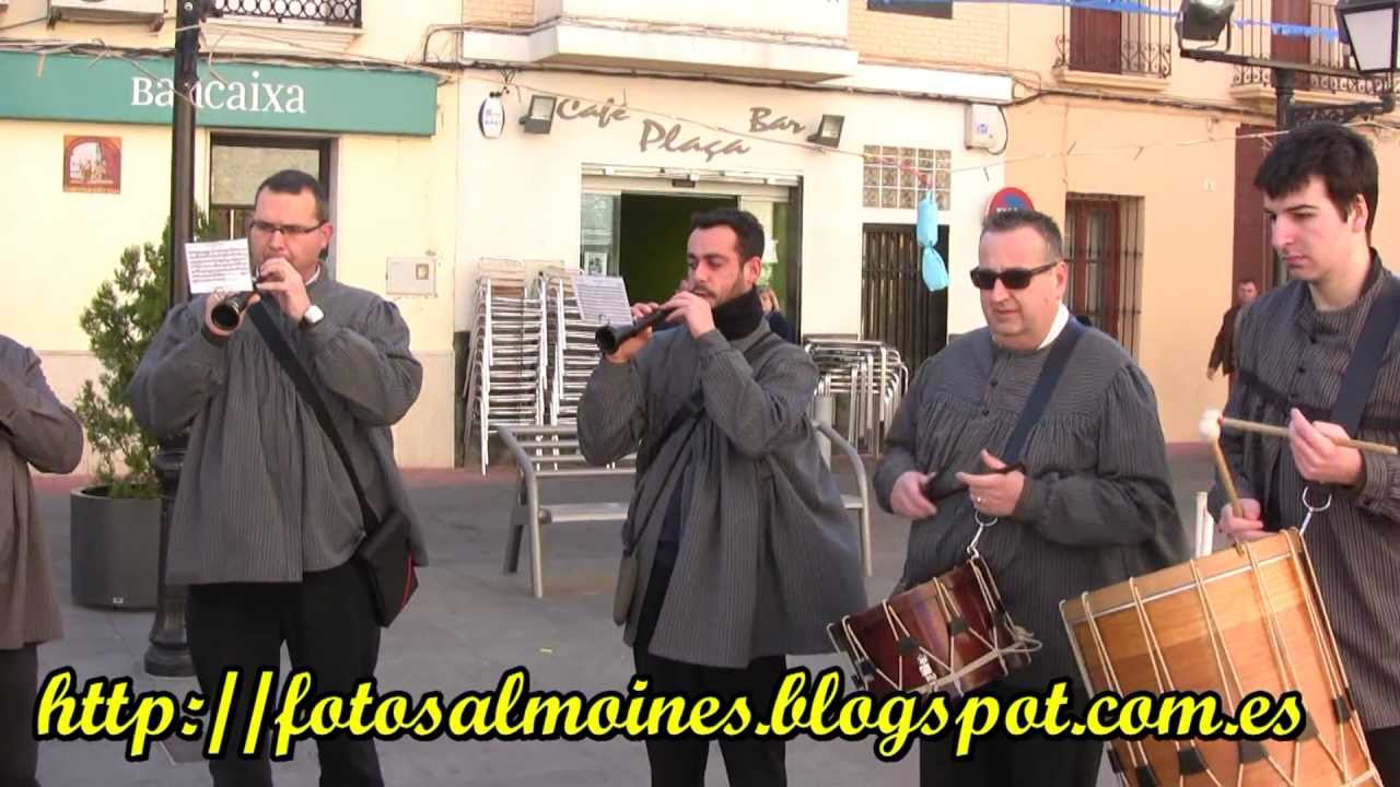 Els dolçainers i tabaleters d'Almoines a la Festa de Sant Antoni 2013