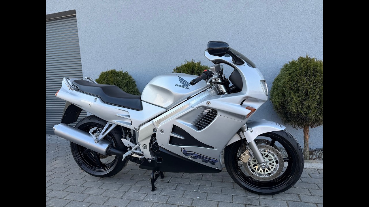 Honda Vfr 750 rok 1995 tylko 52tys km z Niemiec 1 właściciel w firmie Sylwmoto Iława tel 500134533