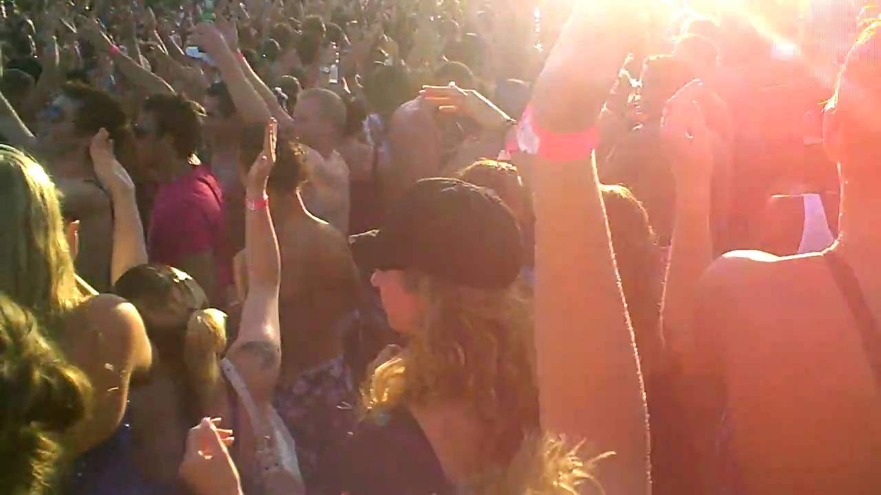Michael Jackson - Man in the Mirror @ Starbeach