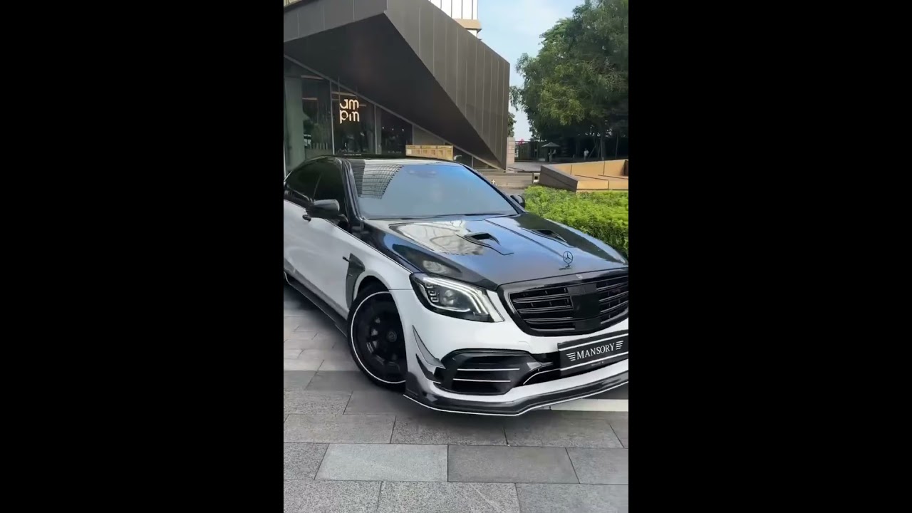 Mercedes-Benz S-Class modified with Maisarui kit. The combination of black and white is really cool!