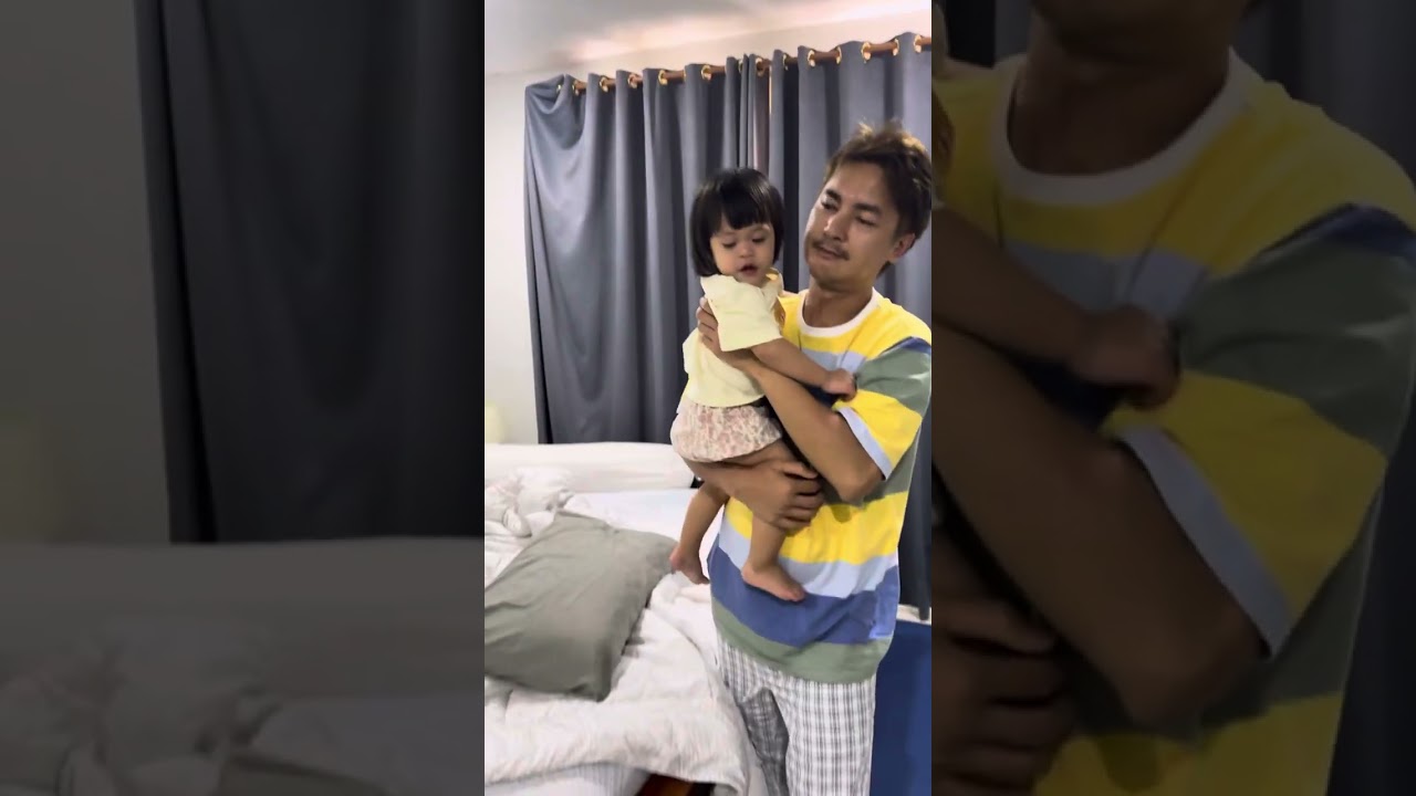 น้องเพชรน้องพลอยนอนกับคุณพ่อคุณแม่ตื่นเช้ามาก็เล่นเลย #ลูกของแอนบอย
