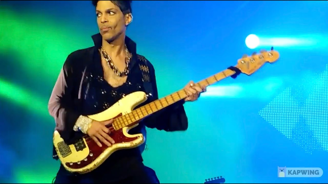 Prince & Maceo Parker - Pass The Peas + Bass Solo (Live, Paris, France, 2011) HD Front Row view