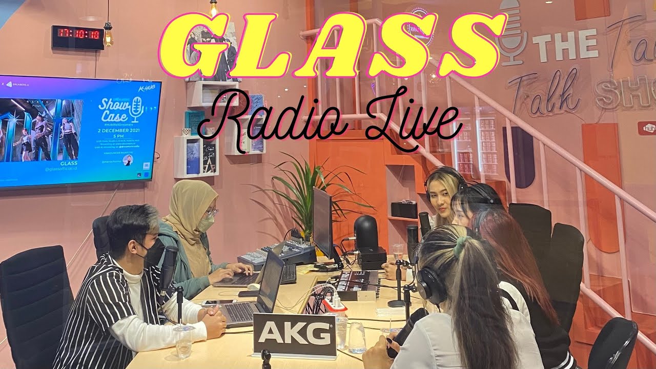 GLASS - 'OUT' Live Singing At Dreamers Radio 211209