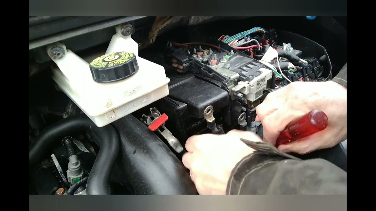 Byter batteri på Peugeot 5008, 2010