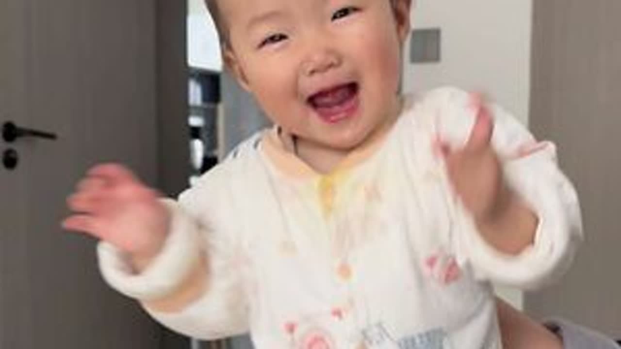 胡Uu突然说让妈妈生好多弟弟妹妹😂胡大洋的表情瞬间严肃起来了…😂#记录日常生活 #记录真实生活